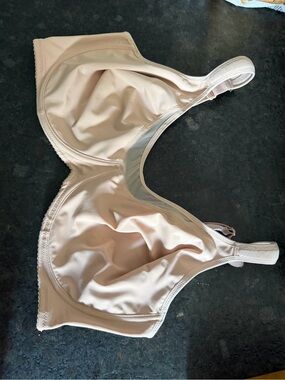 Smooth Nude Underwire Support Bra with Adjustable Straps